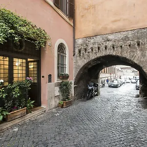 Arco Del Lauro Bed & Breakfast Rome